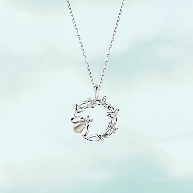 925