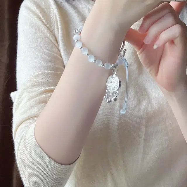 华髻 赠金手机贴 如意平安花朵 小众精美设计平安锁转运招财纳宝高级感轻奢百搭通勤可调节 玉髓 手串 男女同款情侣款