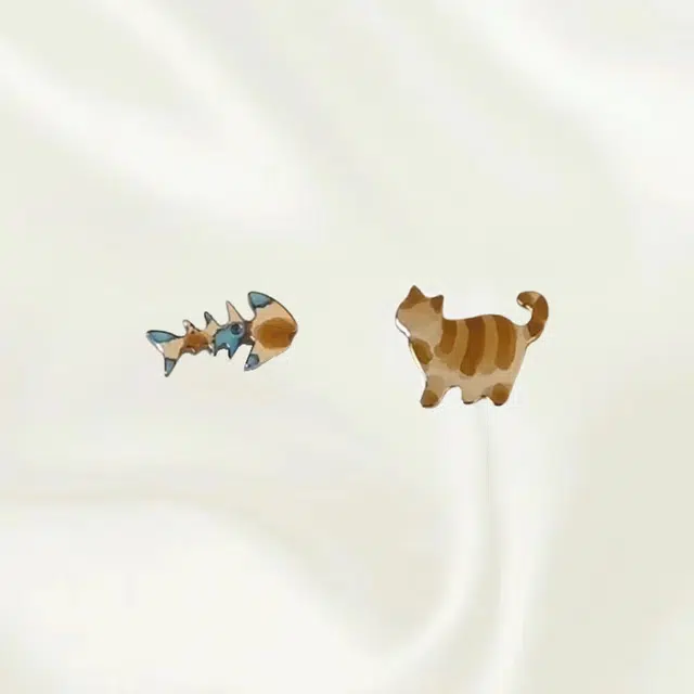 华髻 成为你的小猫 可爱猫咪小鱼 复古不对称小众设计高级感 合金 耳钉 女款