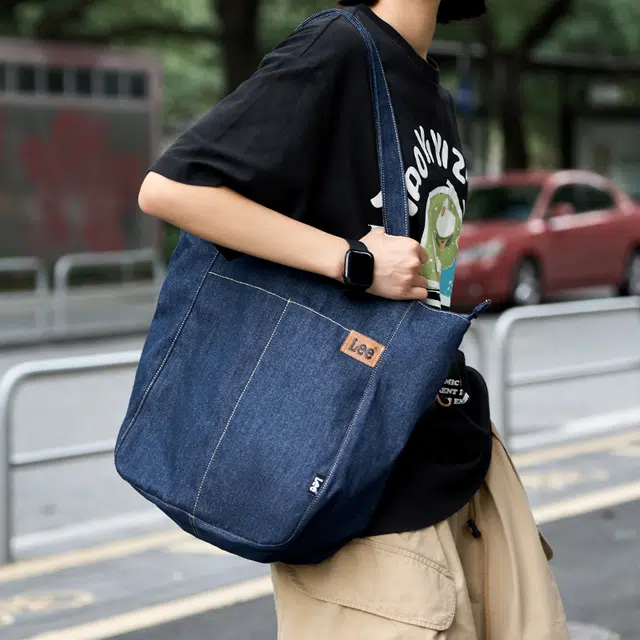 Lee Tote