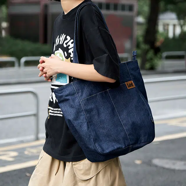 Lee Tote