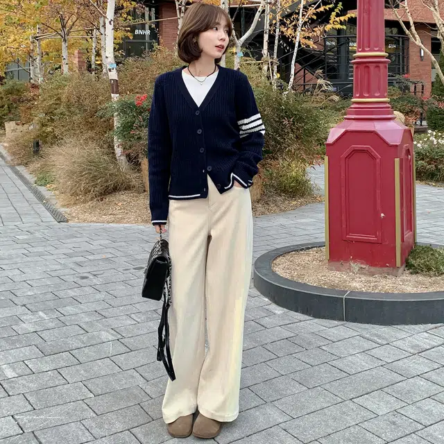 法儿家 韩系直筒简约舒适休闲裤 女款 杏色