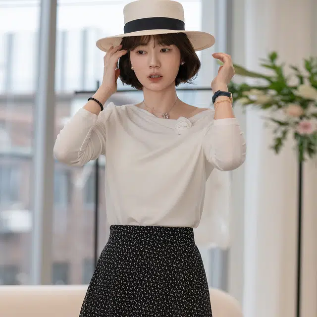 法儿家 玫瑰恋人春季韩系设计感百搭圆领打底衬衫 女款