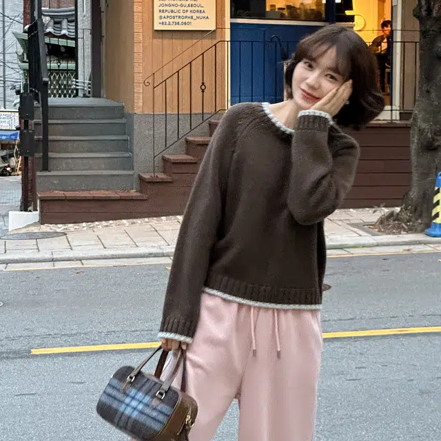 法儿家 韩系小个子纯色圆领舒适针织衫 女款 驼色