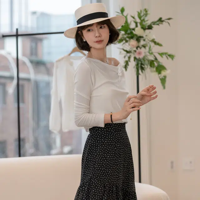 法儿家 玫瑰恋人春季韩系设计感百搭圆领打底衬衫 女款