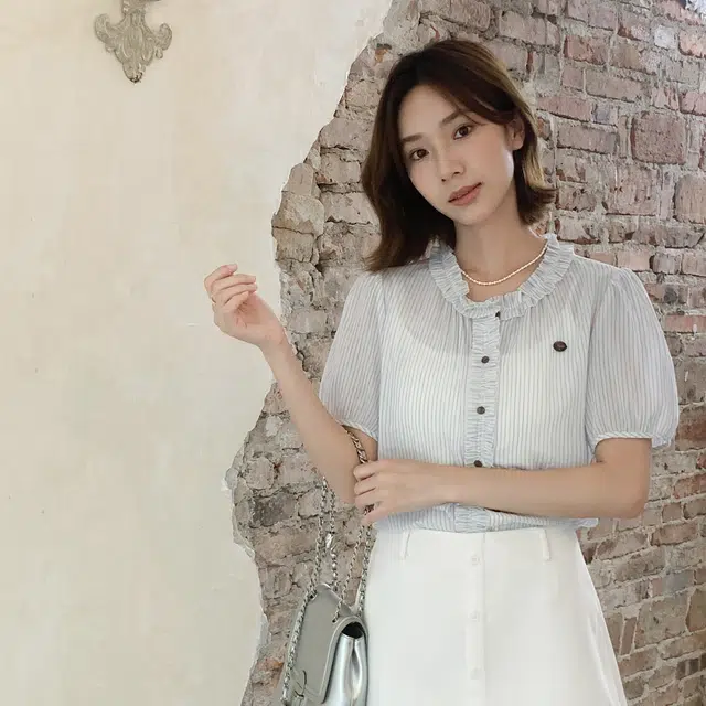 法儿家 木质香调韩系慵懒感撞色条纹短袖衬衫 女款