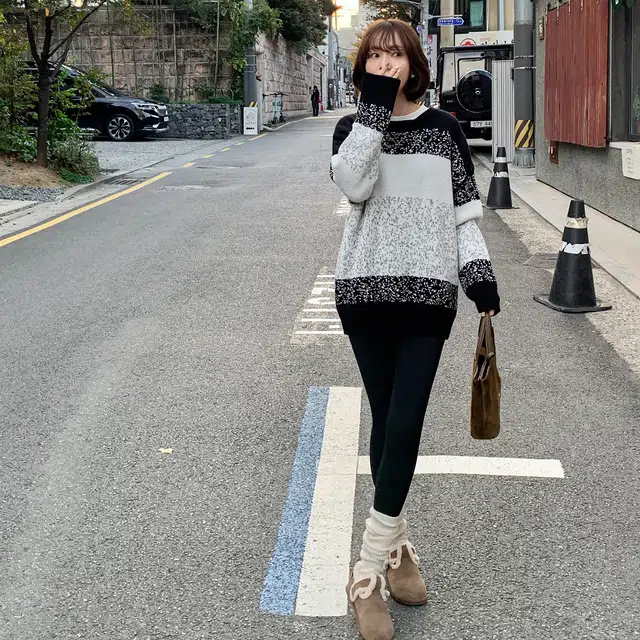 法儿家 小银河 韩系小个子拼色圆领保暖针织衫毛衣 女款 黑白
