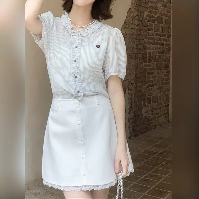 法儿家 木质香调韩系慵懒感撞色条纹短袖衬衫 女款