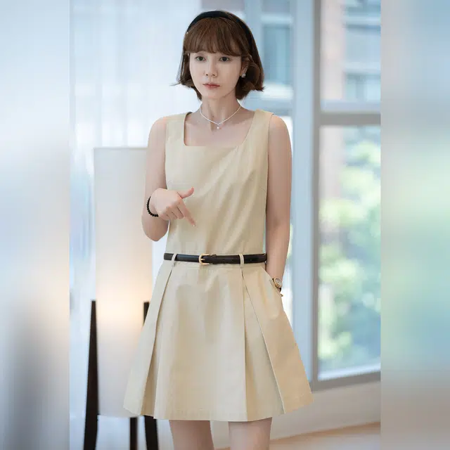 法儿家 半糖苏打夏季韩系小方领法式优雅简约无袖连衣裙 女款