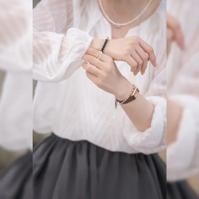 v
