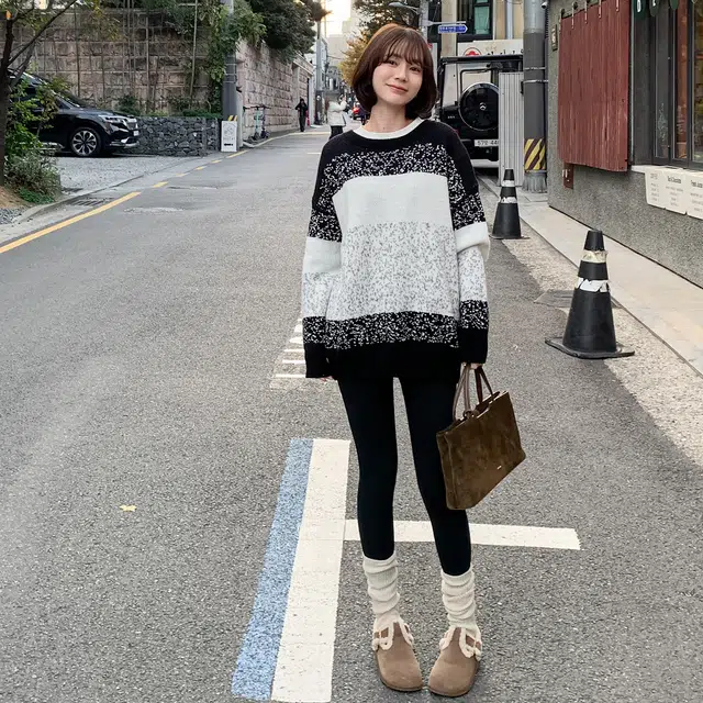 法儿家 小银河 韩系小个子拼色圆领保暖针织衫毛衣 女款 黑白