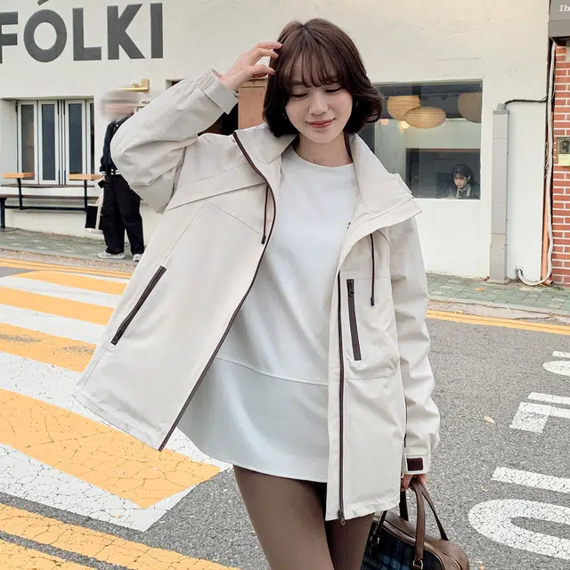 法儿家 雪国列车秋冬韩系气质短款夹克羽绒服 女款 米色