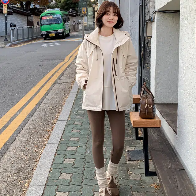 法儿家 雪国列车秋冬韩系气质短款夹克羽绒服 女款 米色