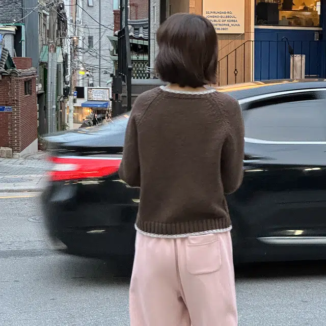 法儿家 韩系小个子纯色圆领舒适针织衫 女款 驼色