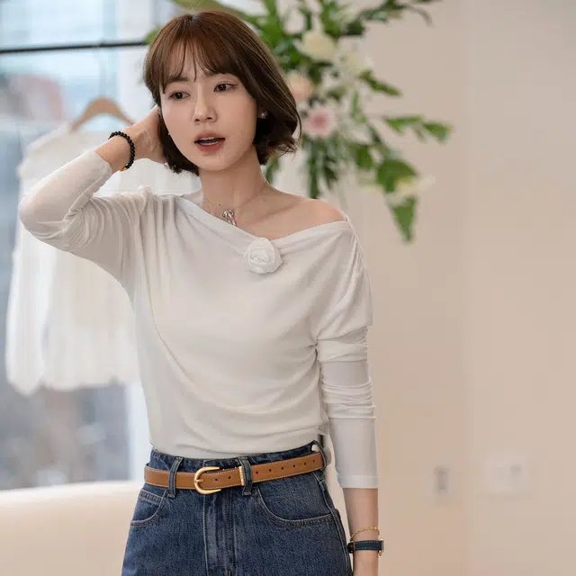法儿家 玫瑰恋人春季韩系设计感百搭圆领打底衬衫 女款