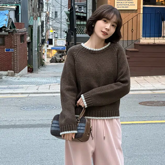 法儿家 韩系小个子纯色圆领舒适针织衫 女款 驼色