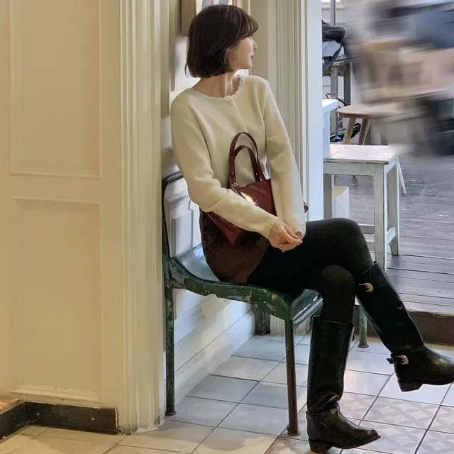 法儿家 开衫短款单排扣舒适纯色圆领宽松针织衫 女款 白色