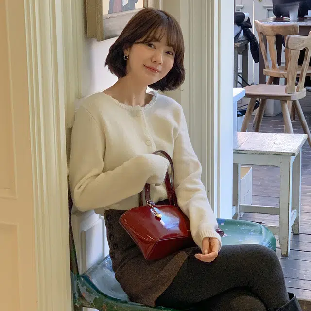 法儿家 开衫短款单排扣舒适纯色圆领宽松针织衫 女款 白色