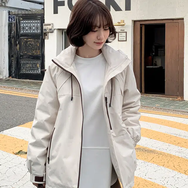法儿家 雪国列车秋冬韩系气质短款夹克羽绒服 女款 米色