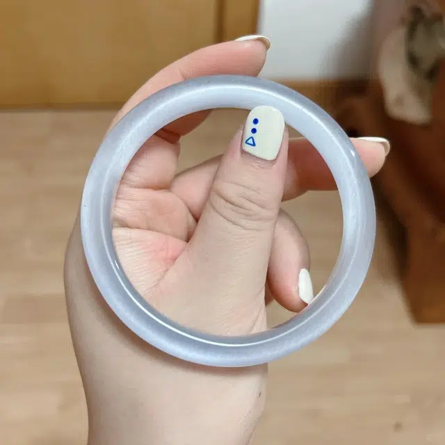 梨云暮雪 白月光 新中式 纯净气质 氛围感 简约优雅 人工猫眼石 琉璃 玉石手镯 女款