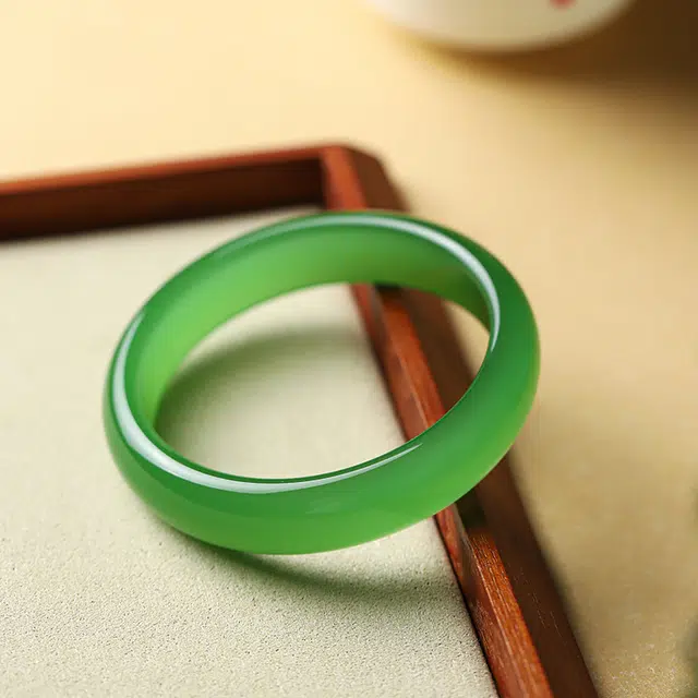 梨云暮雪 梅子青贵妃镯 新中式复古 国潮国风 招财转运 古风旗袍 汉服 小众高级显白 琉璃 玉石手镯 女款