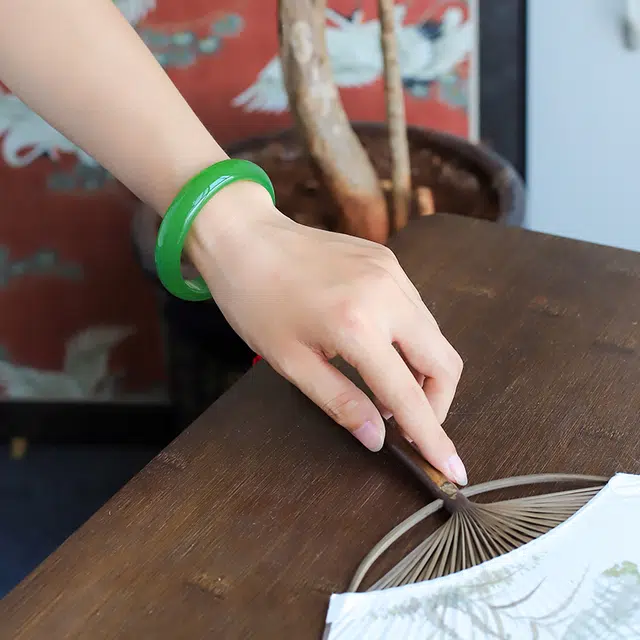 梨云暮雪 梅子青贵妃镯 新中式复古 国潮国风 招财转运 古风旗袍 汉服 小众高级显白 琉璃 玉石手镯 女款