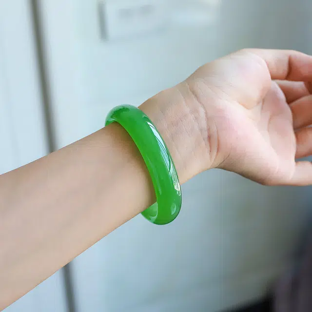 梨云暮雪 梅子青贵妃镯 新中式复古 国潮国风 招财转运 古风旗袍 汉服 小众高级显白 琉璃 玉石手镯 女款