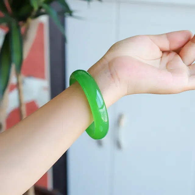 梨云暮雪 梅子青贵妃镯 新中式复古 国潮国风 招财转运 古风旗袍 汉服 小众高级显白 琉璃 玉石手镯 女款