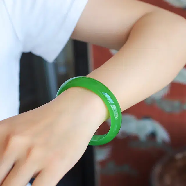 梨云暮雪 梅子青贵妃镯 新中式复古 国潮国风 招财转运 古风旗袍 汉服 小众高级显白 琉璃 玉石手镯 女款