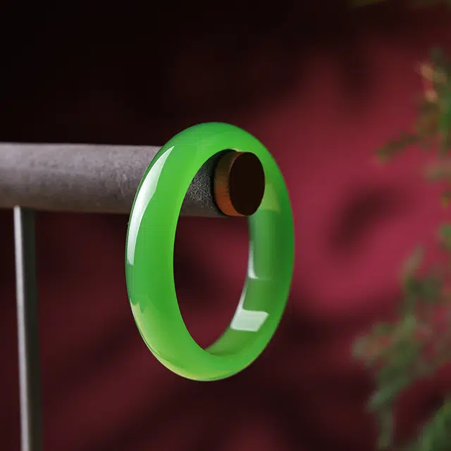 梨云暮雪 梅子青贵妃镯 新中式复古 国潮国风 招财转运 古风旗袍 汉服 小众高级显白 琉璃 玉石手镯 女款