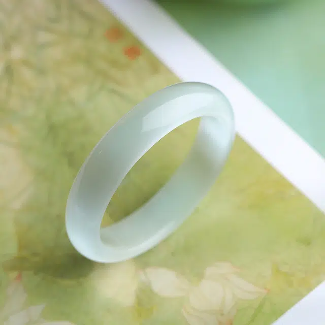 梨云暮雪 白月光 新中式 纯净气质 氛围感 简约优雅 人工猫眼石 琉璃 玉石手镯 女款