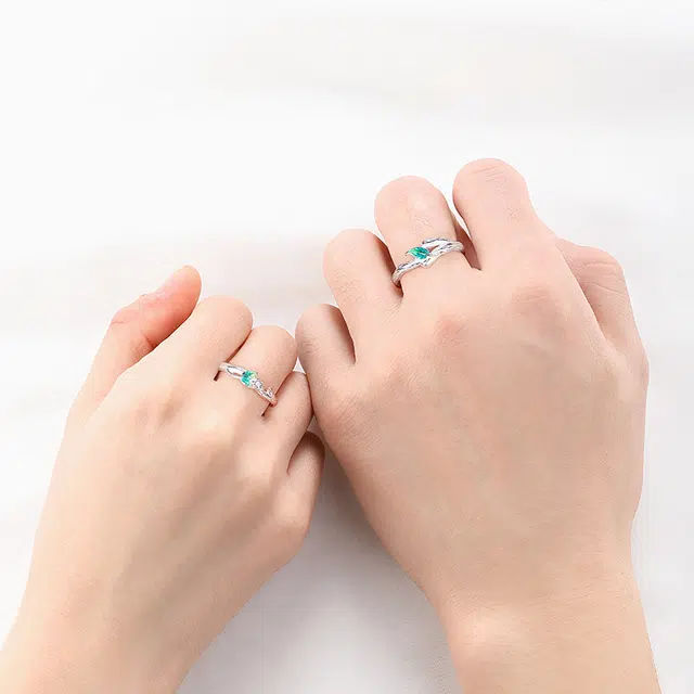 925