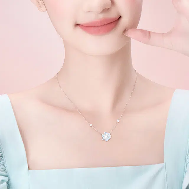 925