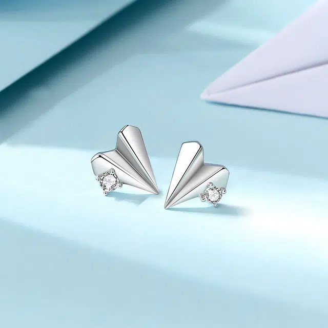 925