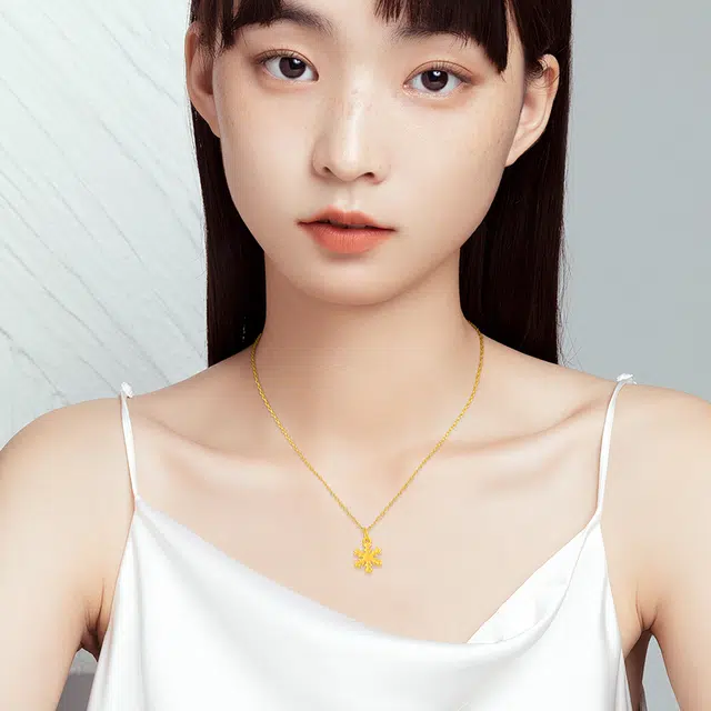 中国黄金 珍·尚银 雪绒花吊坠 简约雪花纯洁浪漫 轻奢百搭 雪落年年 精致锁骨链 足金 一口价 项链 女款 表白/节日/生日送礼