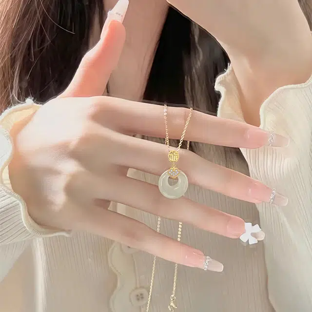 925