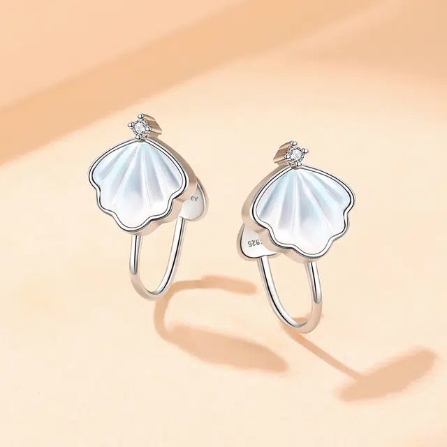 925