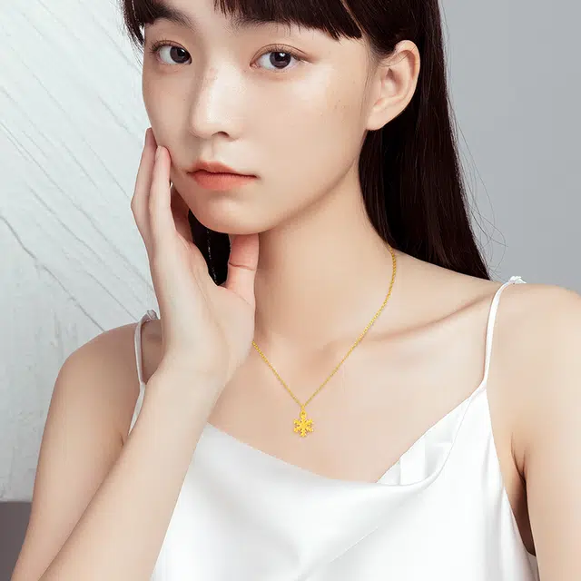 中国黄金 珍·尚银 雪绒花吊坠 简约雪花纯洁浪漫 轻奢百搭 雪落年年 精致锁骨链 足金 一口价 项链 女款 表白/节日/生日送礼