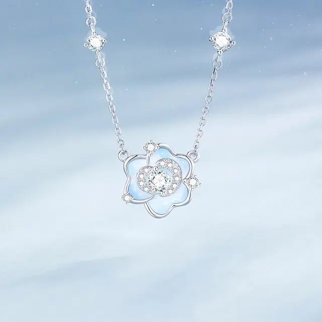 925