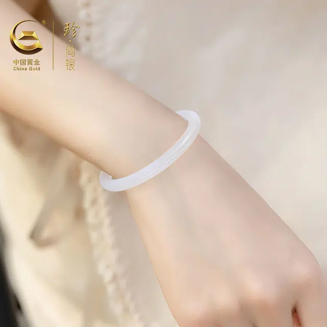 珍·尚银 中国黄金 白月光美人条 荔枝冻婉约玉镯 新中式复古素玉素圈镯子 显白旗袍汉服小众轻奢礼盒 女友#好运 玉髓 手镯 女款