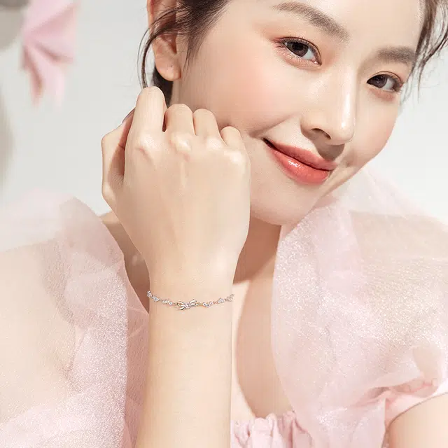 歌澜 在逃公主蝴蝶结 轻奢小众设计 甜美手饰品 闪耀时尚精致百搭日常通勤不撞款 合金 手链 女款