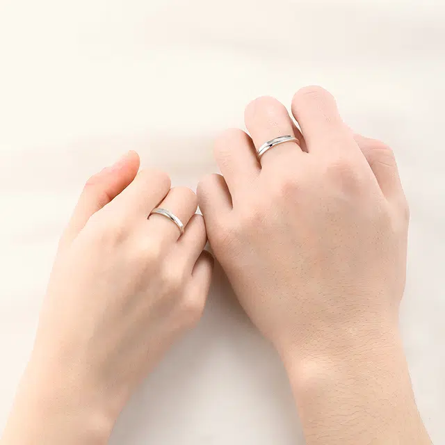 925