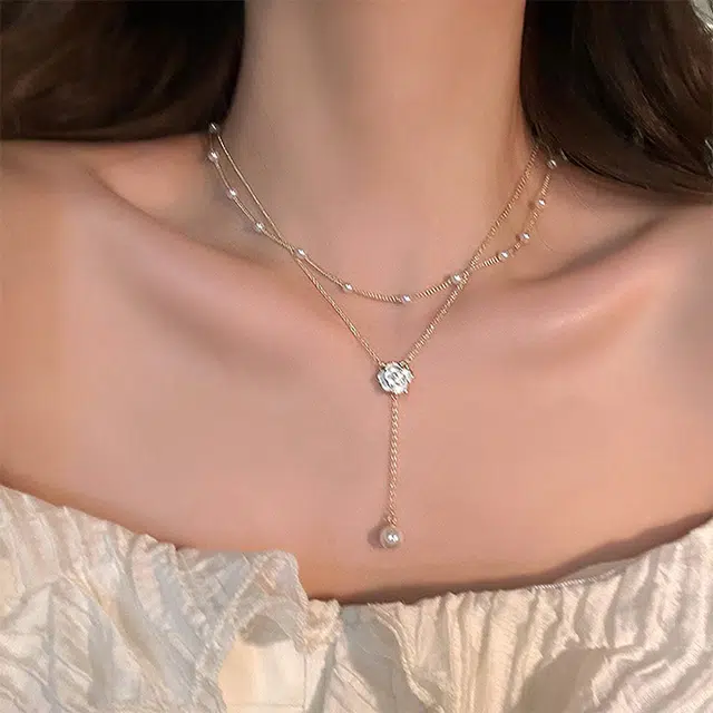 925