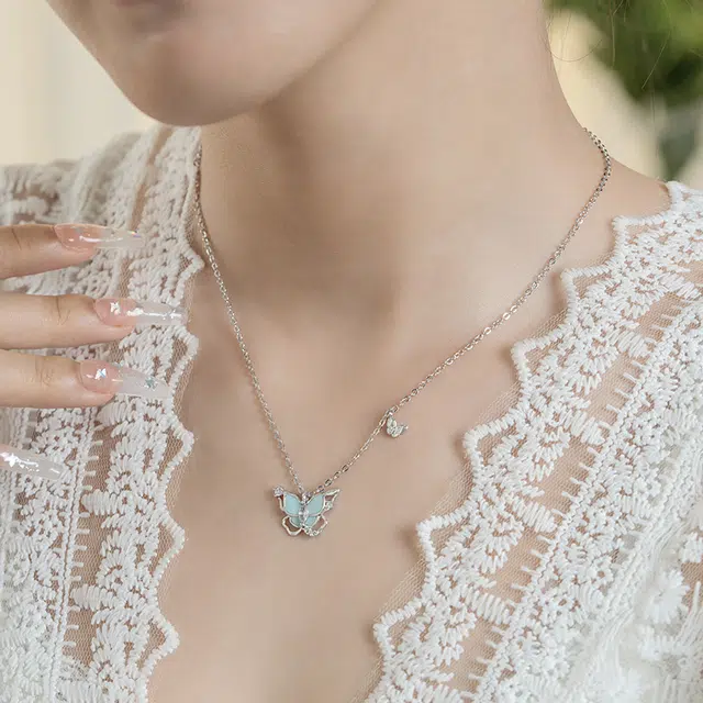 【发光】 银千惠 荧蝶梦境 在逃公主宝石镶嵌镂空蝴蝶锁骨链 闪耀吸睛甜美森系小清新吊坠  小众百搭送礼女友生日套链 项链 女款 礼盒装