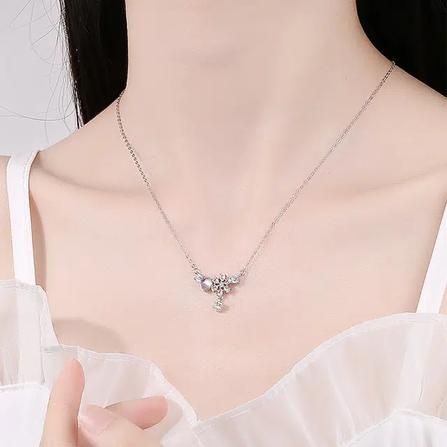 925