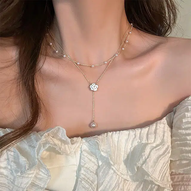 925