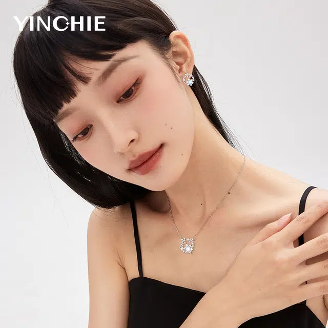 【幻彩琉璃】 银千惠 冬日初雪浪漫告白雪花六芒星变色琉璃可调节锁骨链 轻奢简约镂空闪锆纯银女友吊坠 甜蜜恋爱心动信号 琉璃 项链 女款