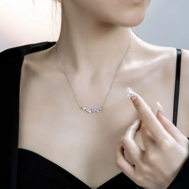 银千惠 新中式三生有幸小幸运银杏锁骨链 小众设计送礼女友生日纪念日简约百搭吊坠 好运 紫藤花微笑宝石镶嵌闪耀吸睛 项链 女款 礼盒装