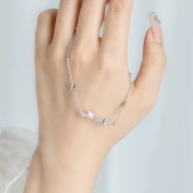 银千惠 在逃公主花飞蝶舞星蝶手腕链 爆闪满锆拼接璀璨星光高级感首饰  小众设计甜美粉色蝴蝶镶满钻日常百搭闺蜜生日 手链 女款 礼盒装