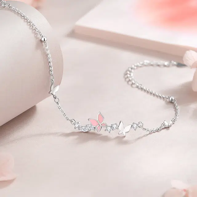 银千惠 在逃公主花飞蝶舞星蝶手腕链 爆闪满锆拼接璀璨星光高级感首饰  小众设计甜美粉色蝴蝶镶满钻日常百搭闺蜜生日 手链 女款 礼盒装